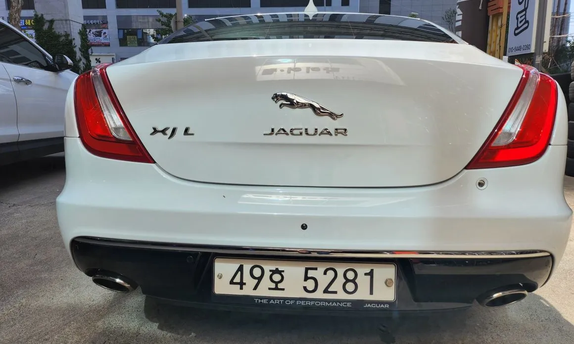 Jaguar XJ