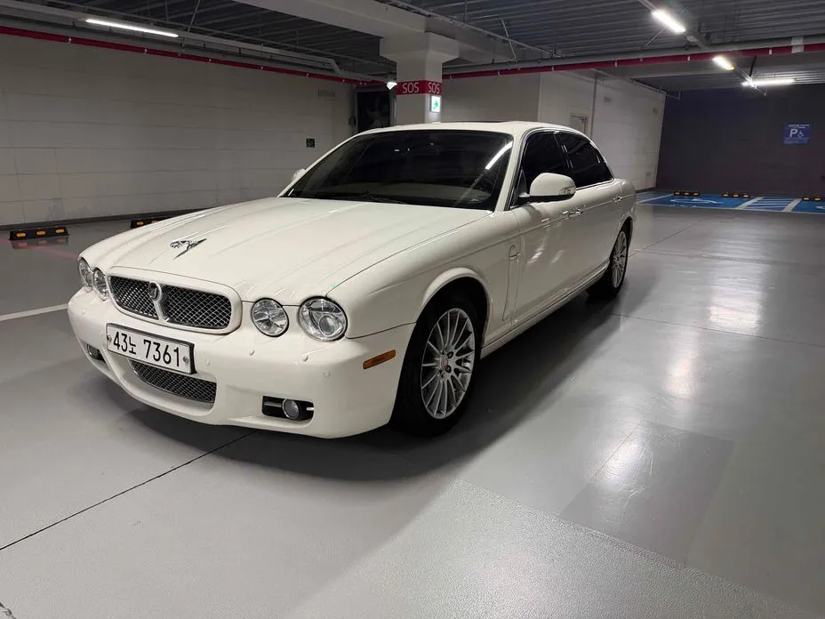 Jaguar XJ