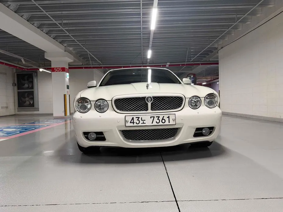 Jaguar XJ