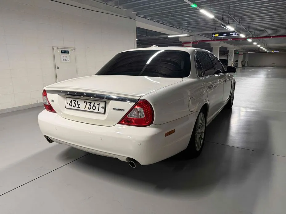 Jaguar XJ