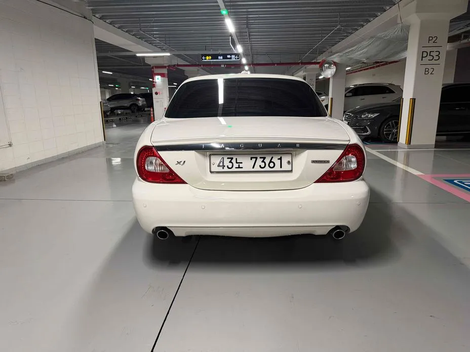 Jaguar XJ