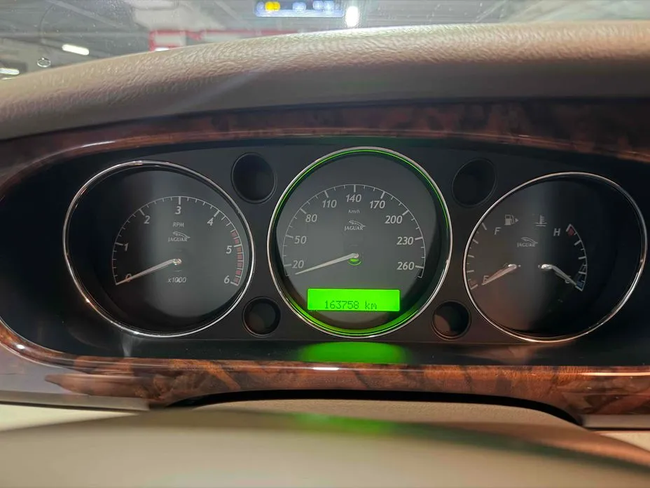 Jaguar XJ