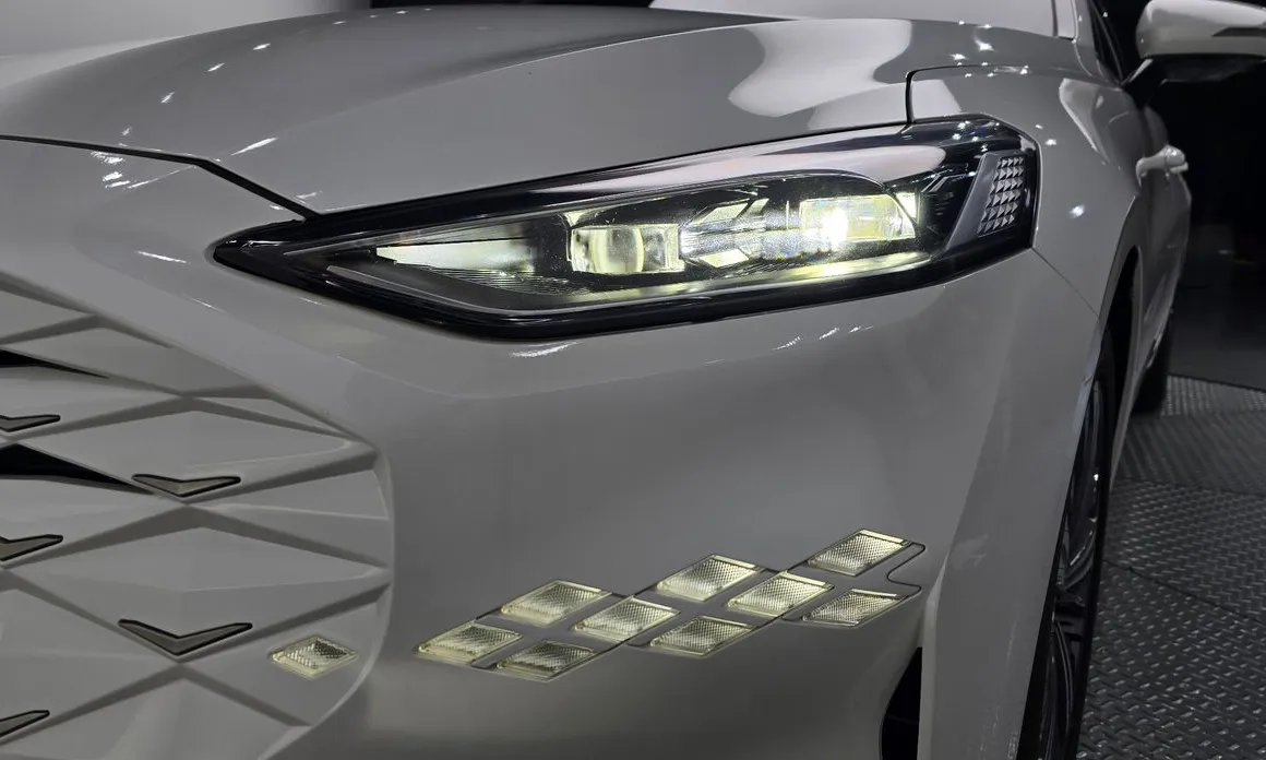 Kia K8