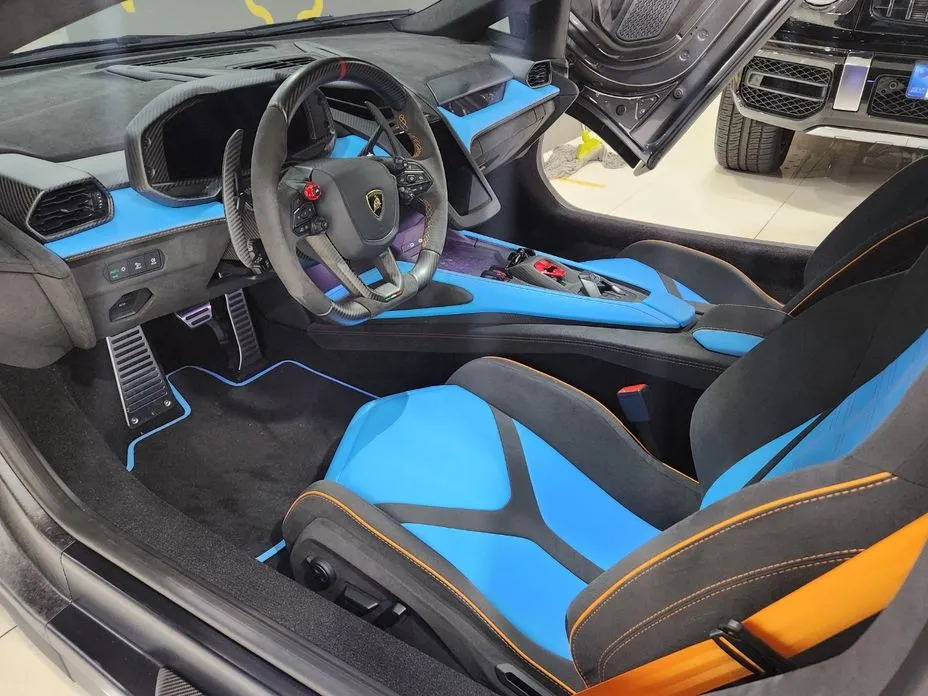 Lamborghini Revuelto
