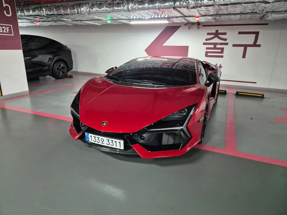 Lamborghini Revuelto