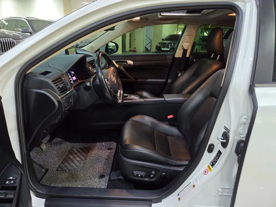Lexus CT200h