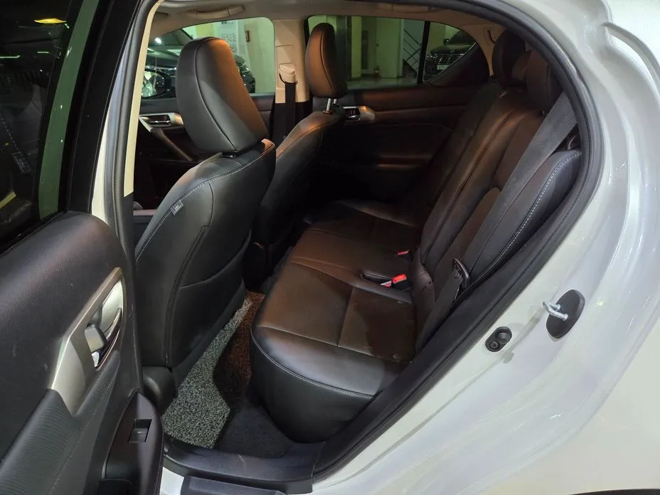 Lexus CT200h