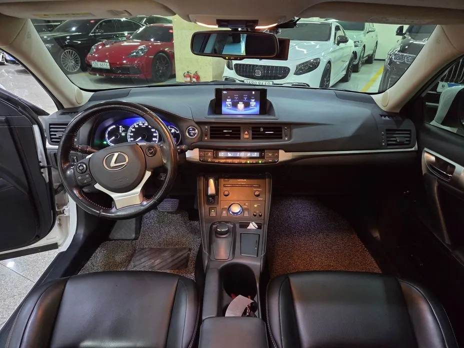 Lexus CT200h
