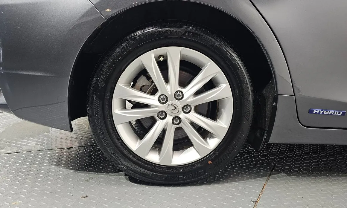 Lexus CT200h