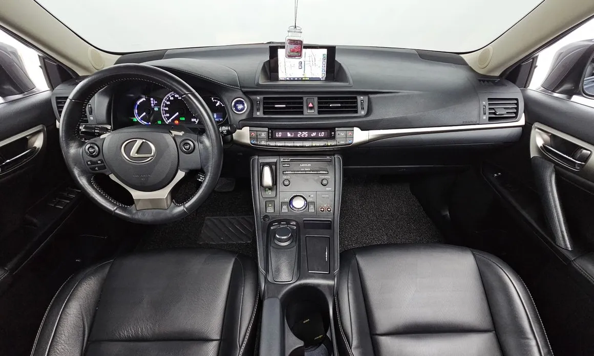 Lexus CT200h