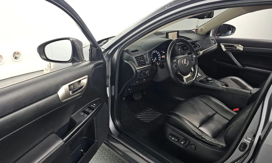 Lexus CT200h
