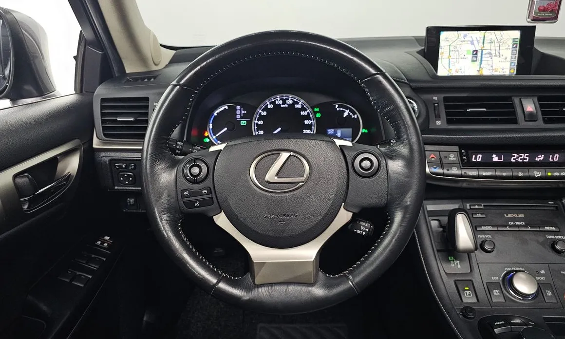 Lexus CT200h