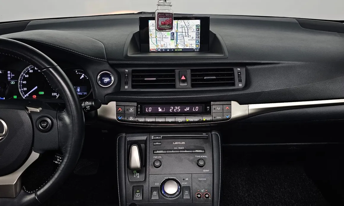 Lexus CT200h