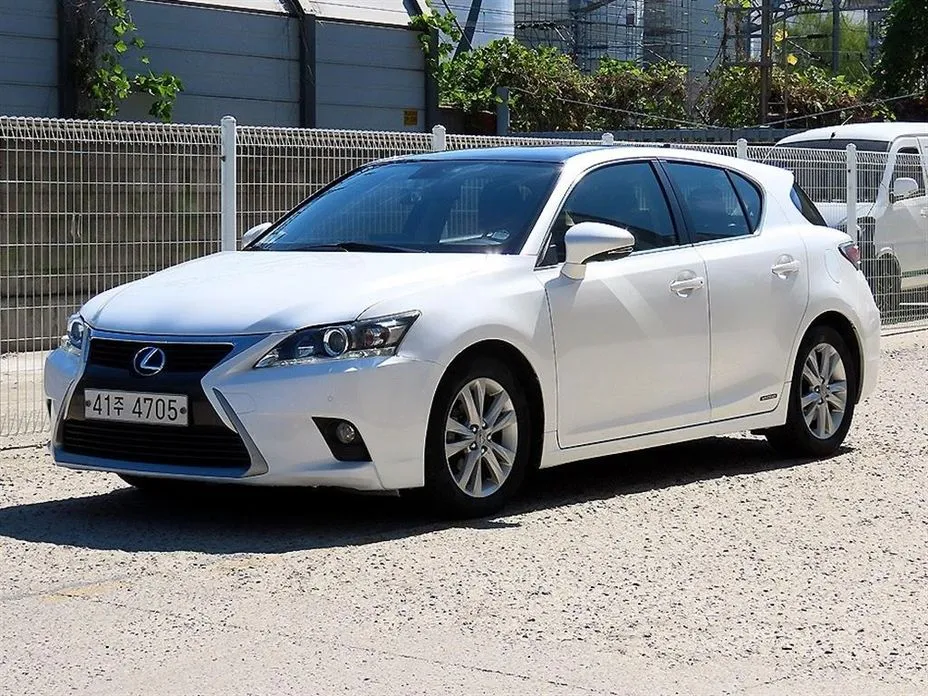 Lexus CT200h