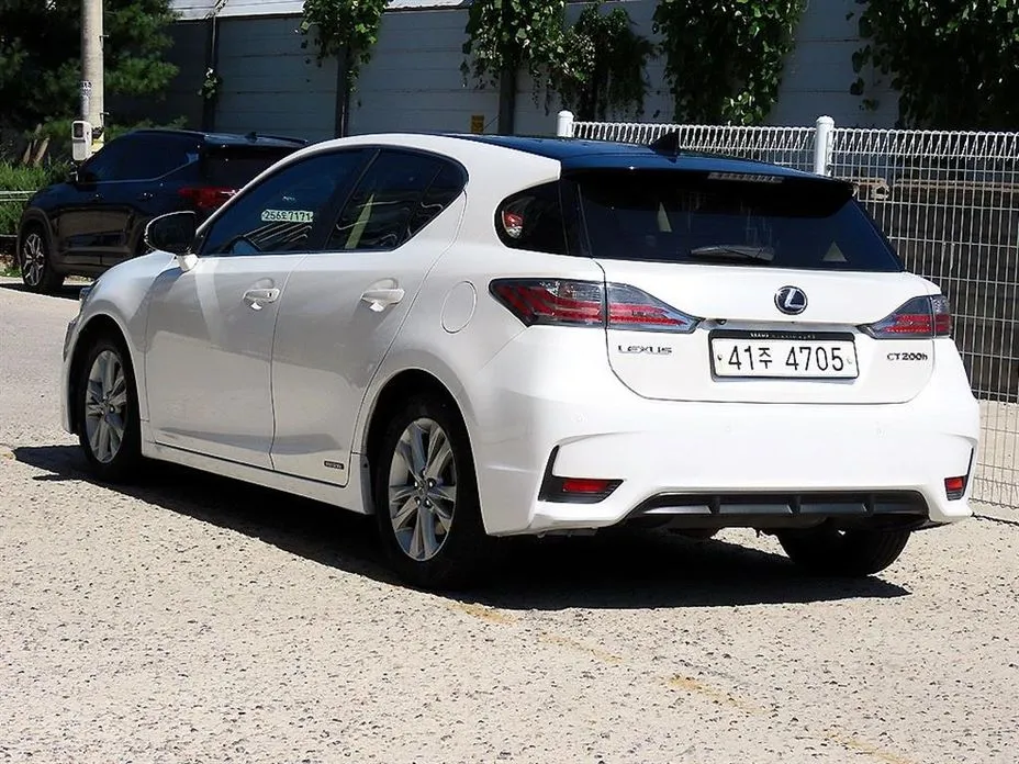 Lexus CT200h