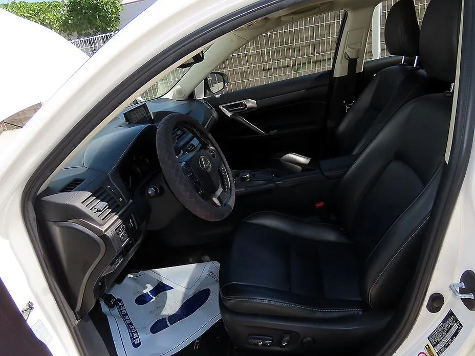 Lexus CT200h