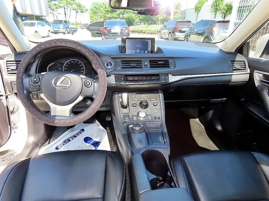 Lexus CT200h