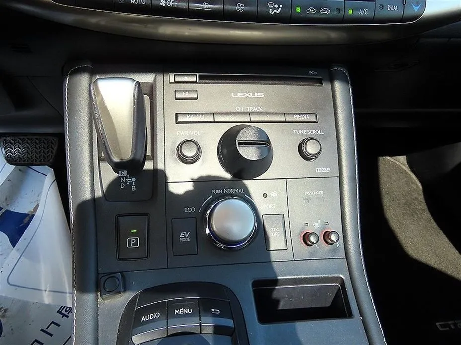 Lexus CT200h