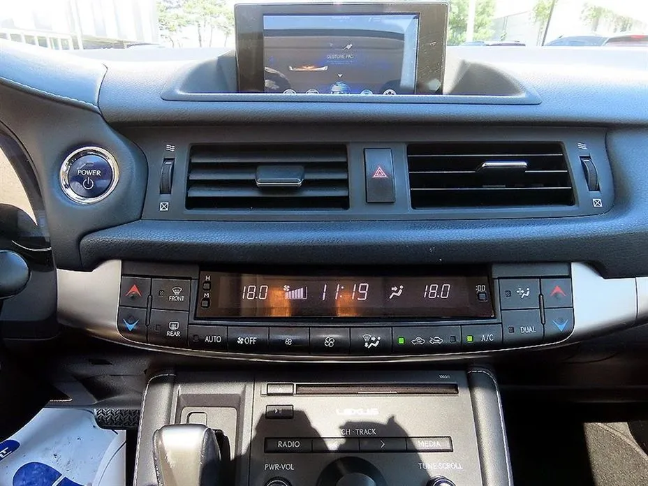 Lexus CT200h