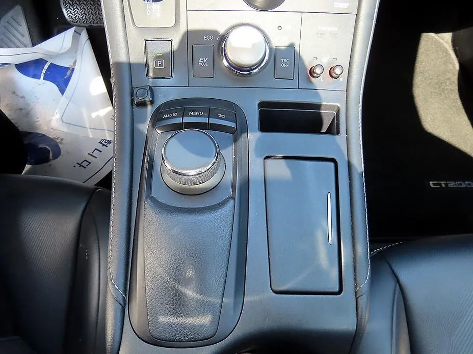 Lexus CT200h