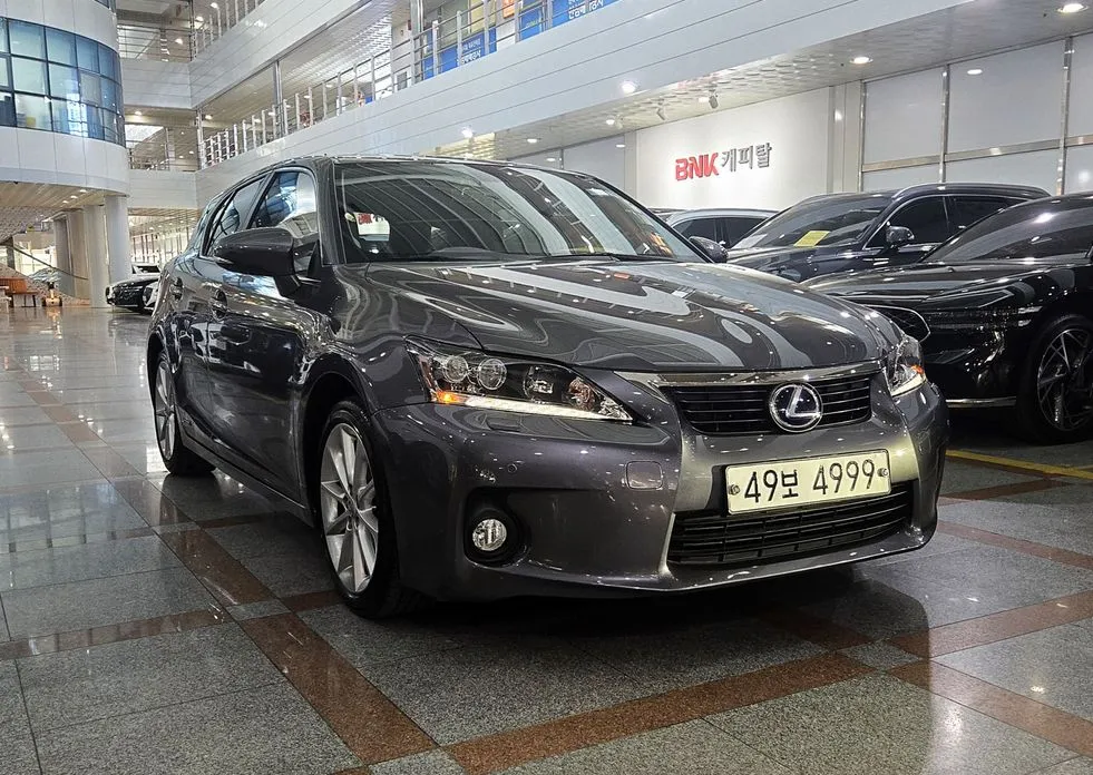 Lexus CT200h