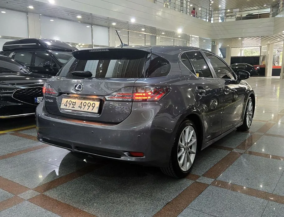 Lexus CT200h