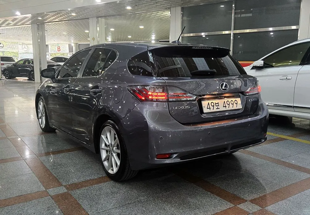 Lexus CT200h
