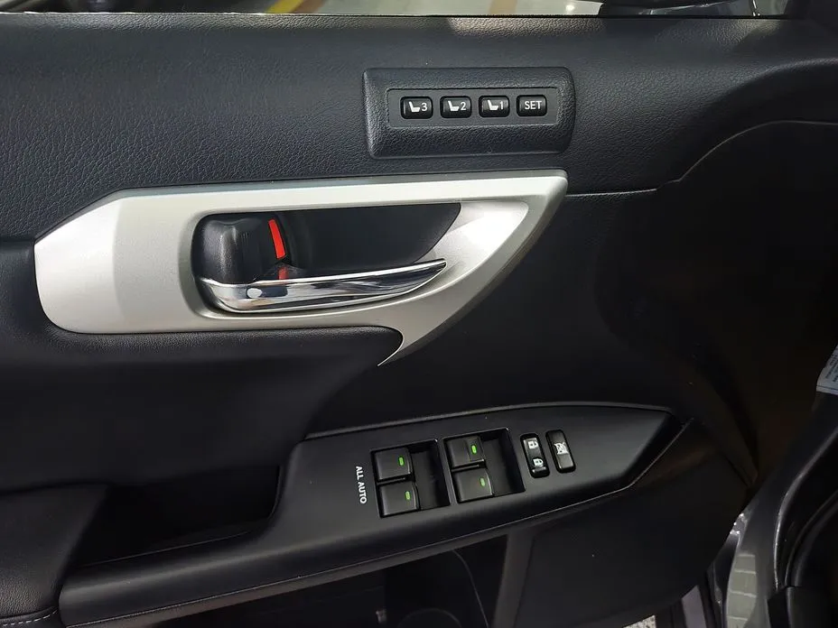 Lexus CT200h