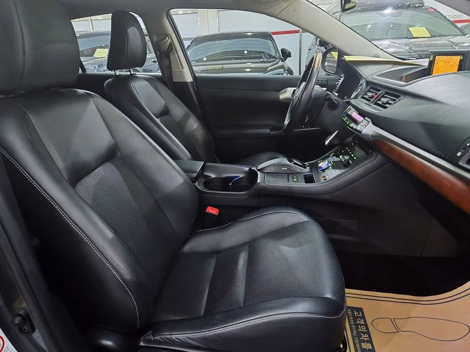 Lexus CT200h