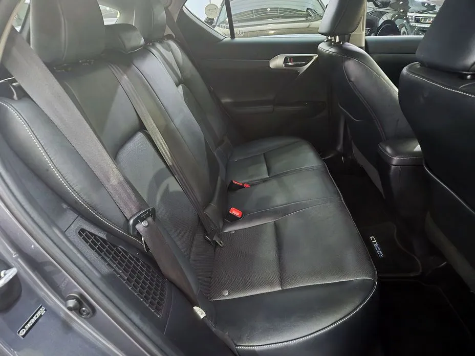 Lexus CT200h