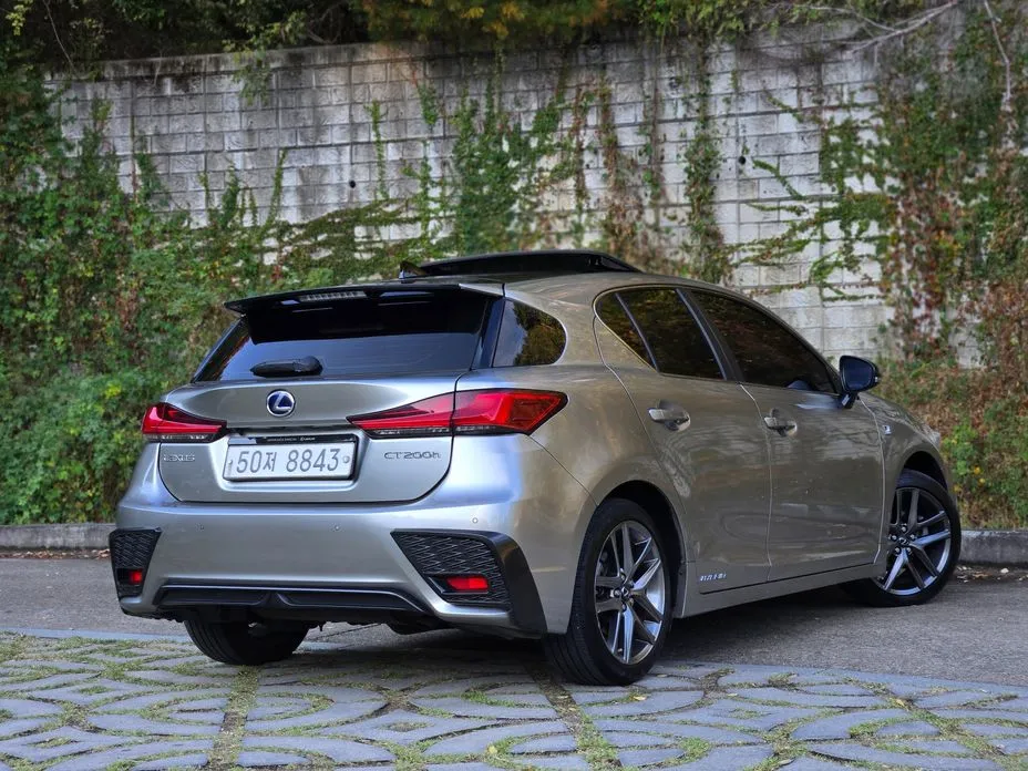 Lexus CT200h