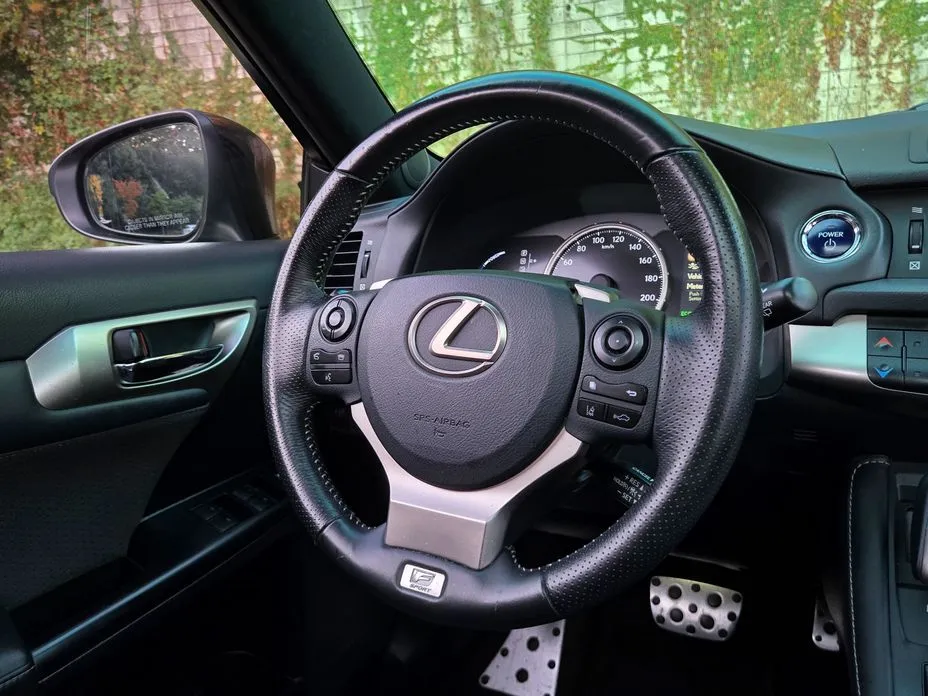 Lexus CT200h