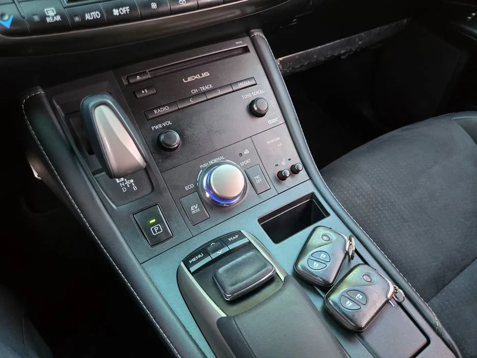 Lexus CT200h