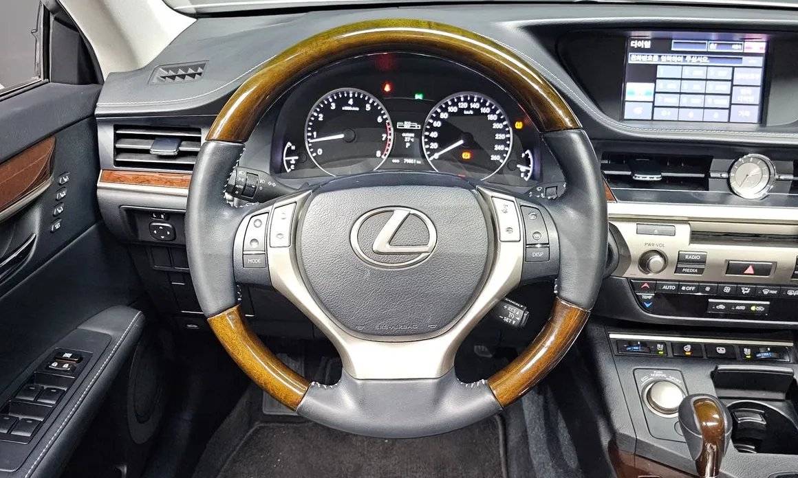 Lexus ES
