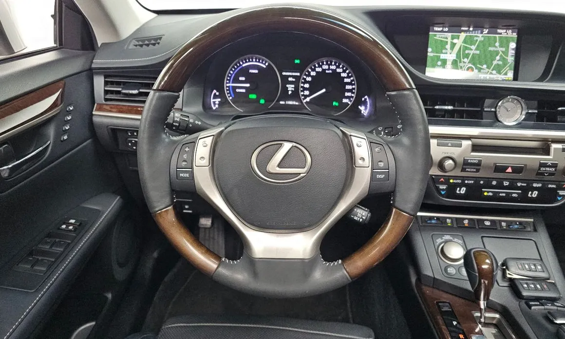 Lexus ES