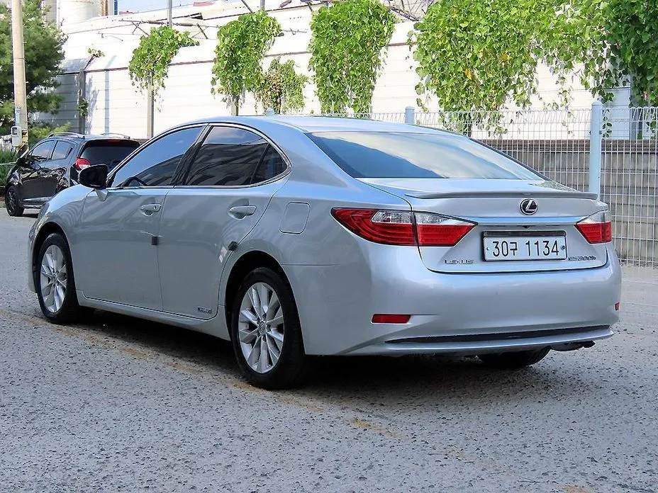 Lexus ES