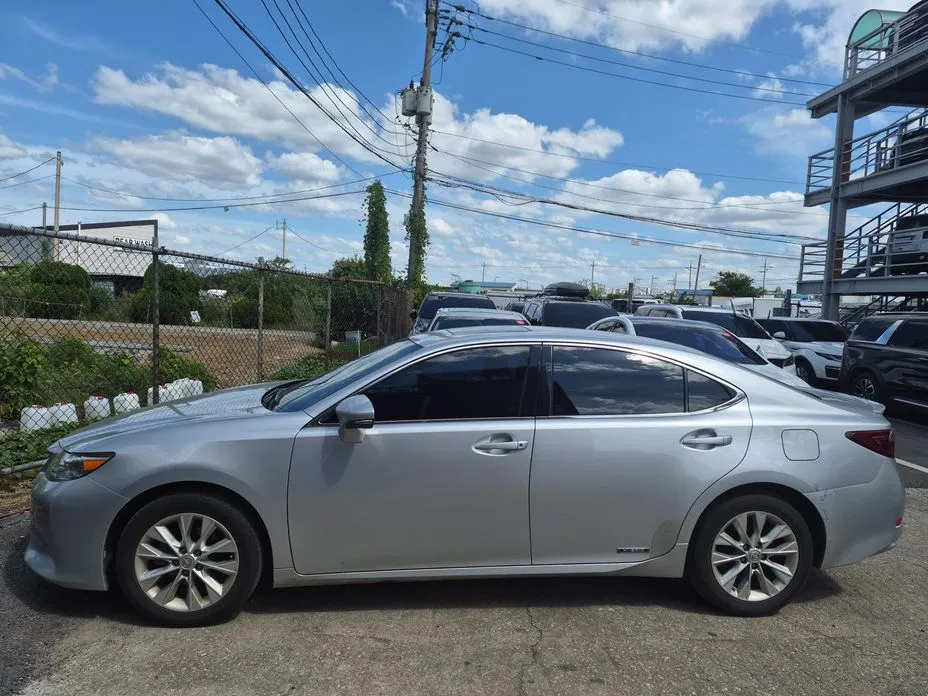 Lexus ES