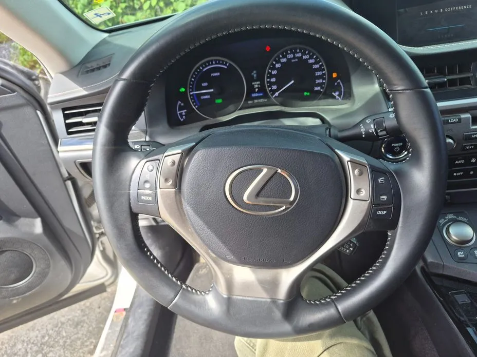 Lexus ES