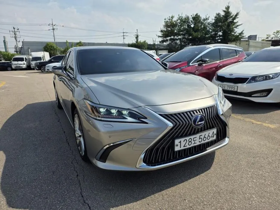 Lexus ES