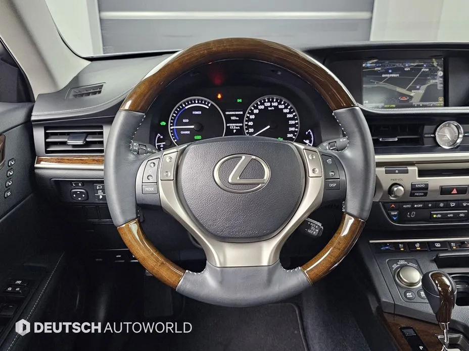 Lexus ES