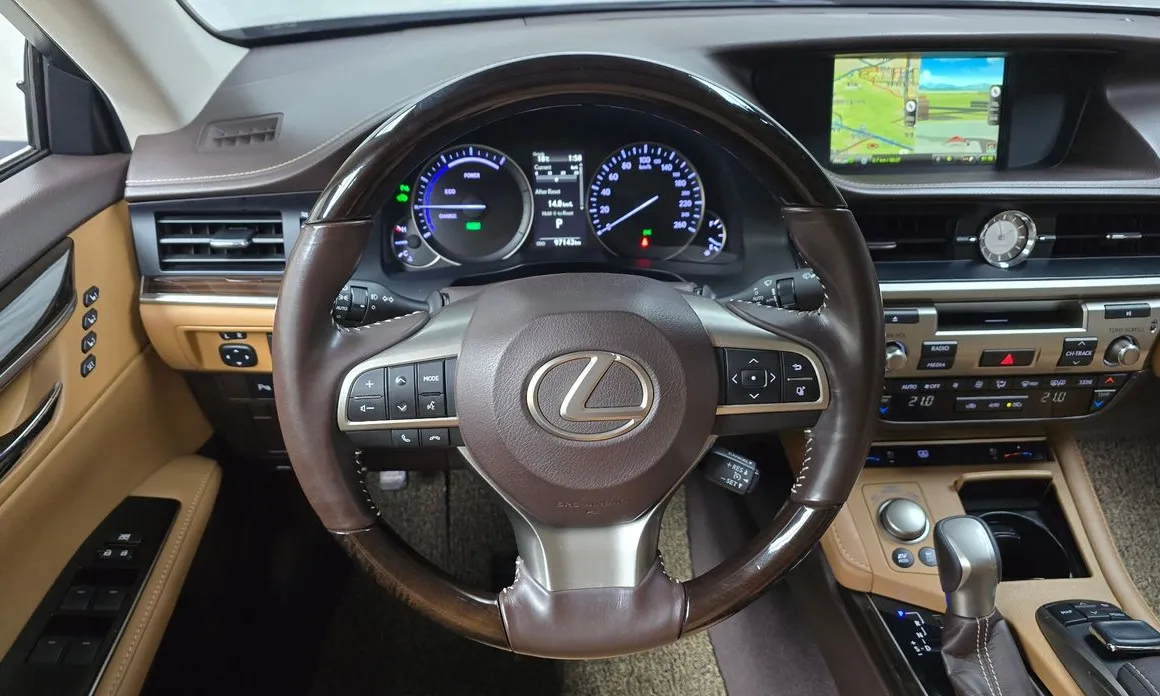 Lexus ES