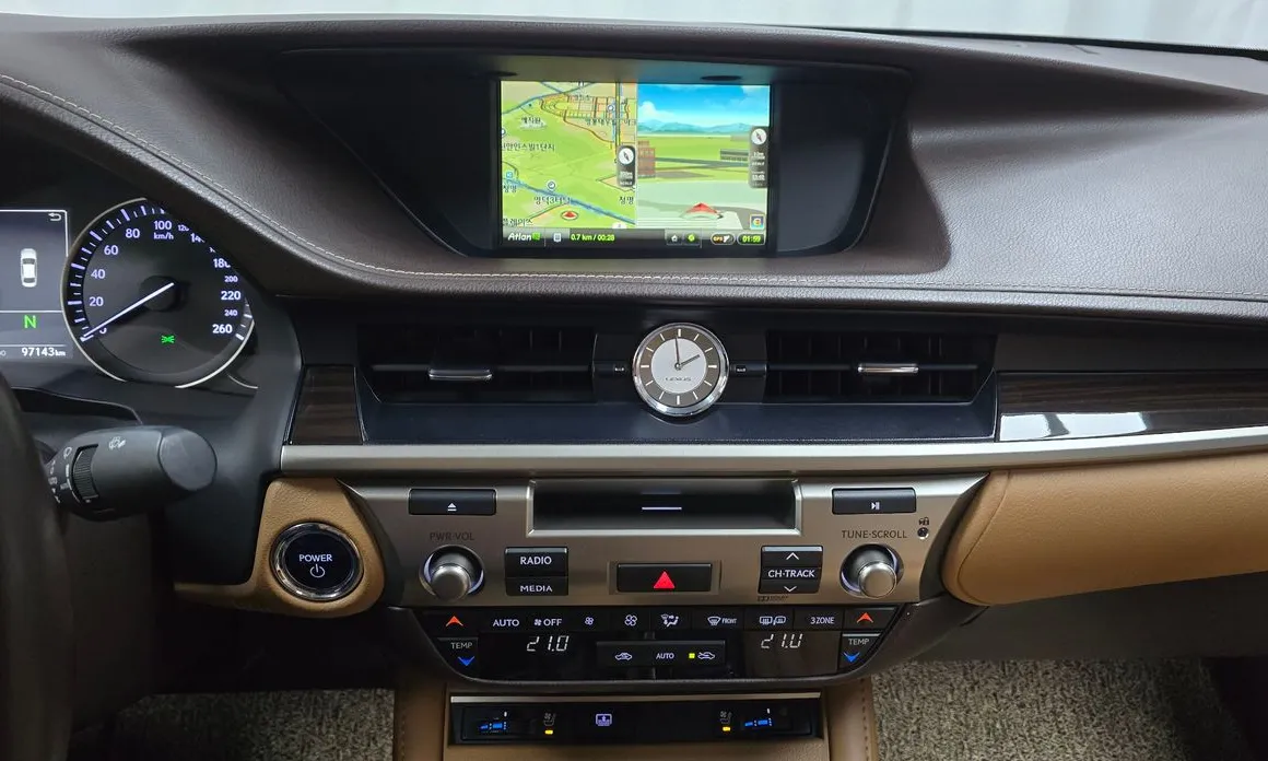 Lexus ES
