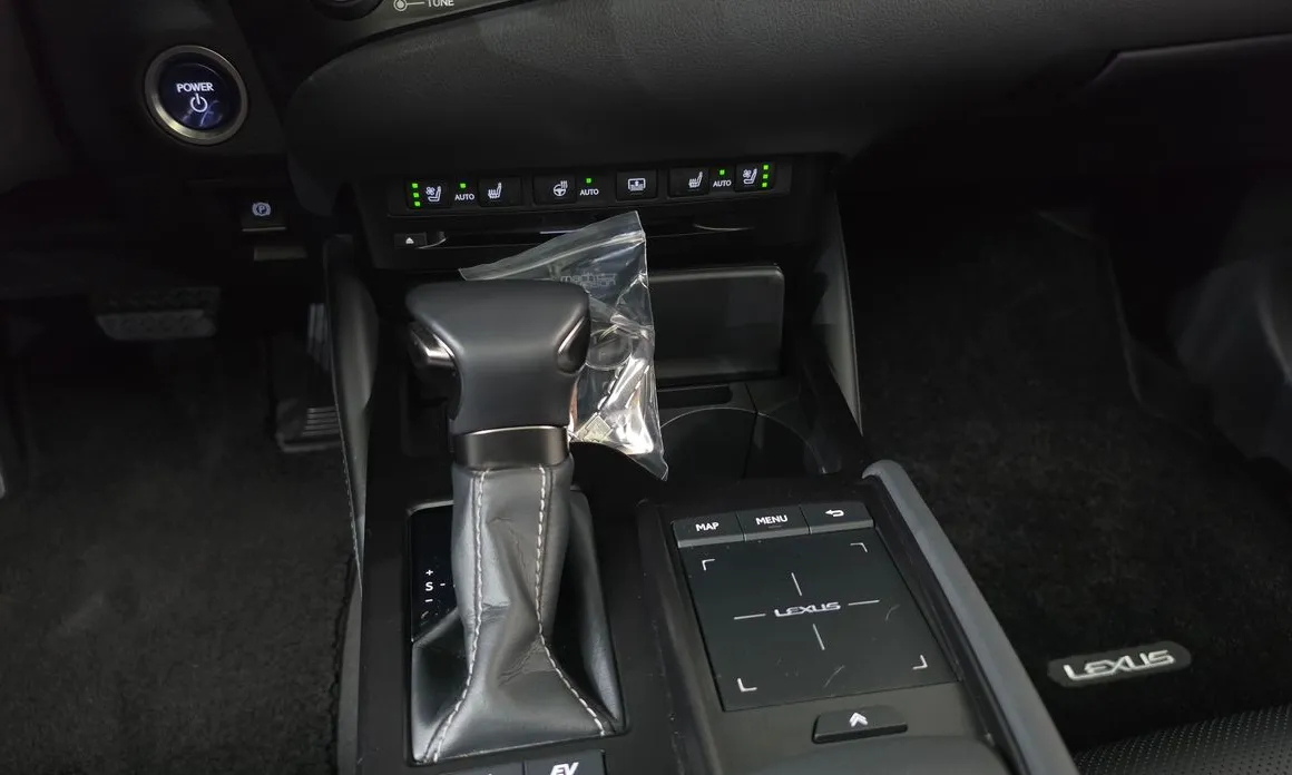 Lexus ES