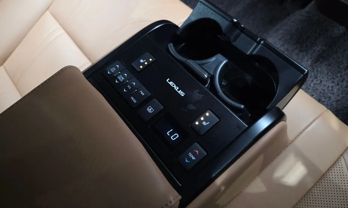 Lexus ES