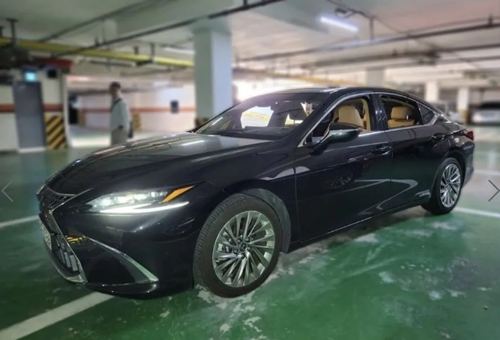 Lexus ES