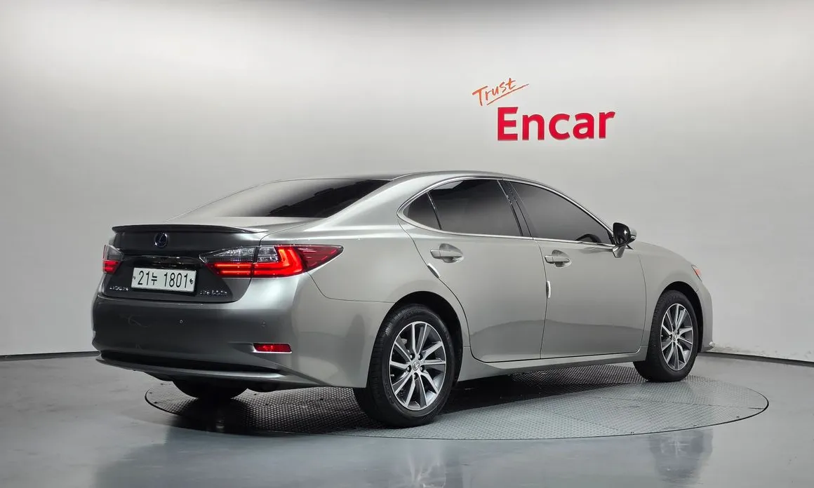 Lexus ES