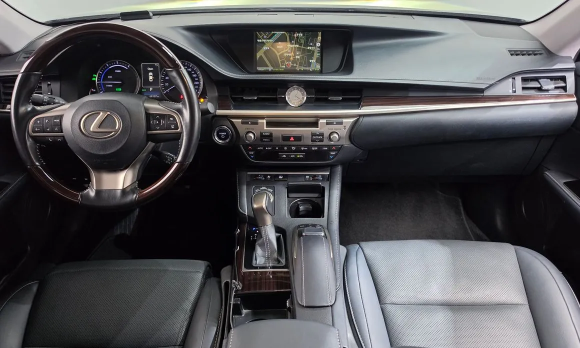 Lexus ES