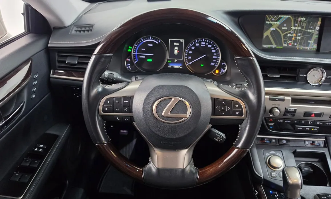 Lexus ES