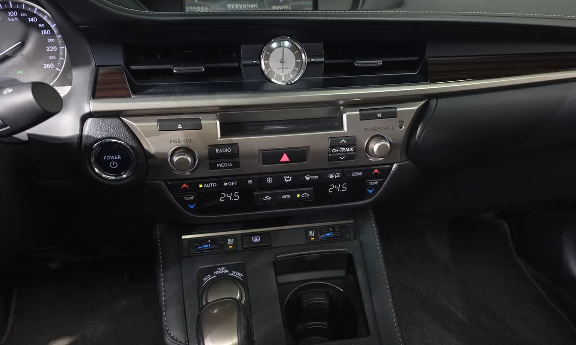 Lexus ES