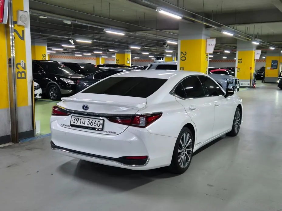 Lexus ES